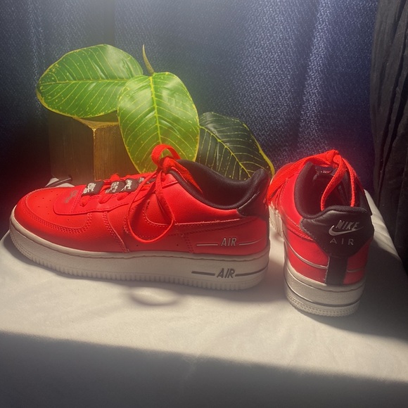 Sold Nike Air Force 1 LV8 3 CJ4092-600 size 4Y Red unisex like new condition - Picture 11 of 12